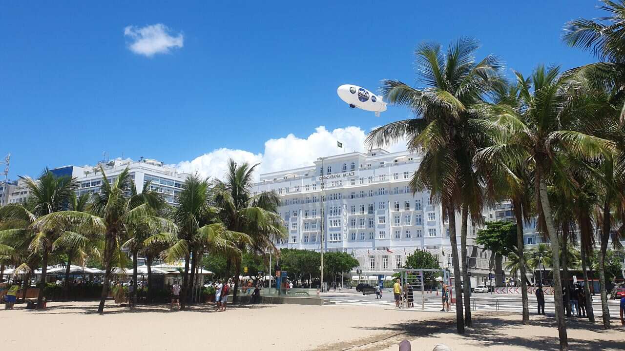 Dirigível Caixa em ação no Rio de Janeiro